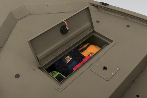 Slide: The Image of Tracker Grizzly 1648 Jon 2025 - 12