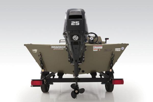 Slide: The Image of Tracker Grizzly 1648 SC 2025 - 16