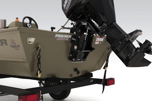 Slide: The Image of Tracker Grizzly 1648 SC 2025 - 22