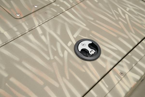 Slide: The Image of Tracker Grizzly 1654 T Sportsman 2026 - 14