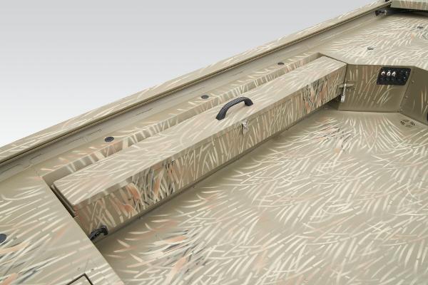 Slide: The Image of Tracker Grizzly 1654 T Sportsman 2026 - 17