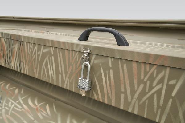 Slide: The Image of Tracker Grizzly 1654 T Sportsman 2026 - 18