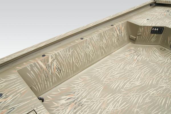 Slide: The Image of Tracker Grizzly 1654 T Sportsman 2026 - 19