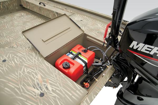 Slide: The Image of Tracker Grizzly 1654 T Sportsman 2026 - 24