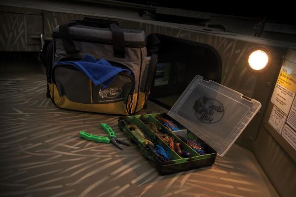 Slide: The Image of Tracker Grizzly 1654 T Sportsman 2026 - 26