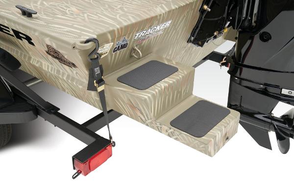 Slide: The Image of Tracker Grizzly 1654 T Sportsman 2026 - 30