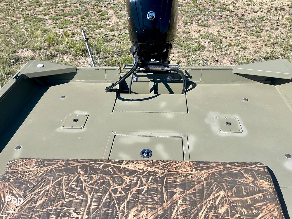 Slide: The Image of Tracker Grizzly 2072CC 2020 - 14179214