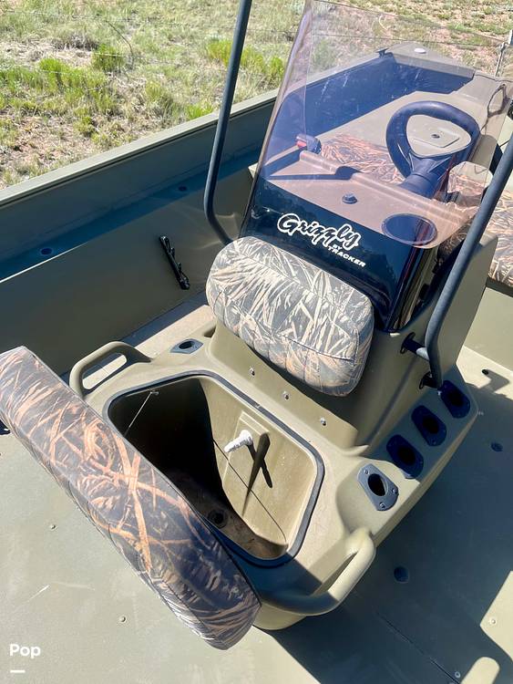 Slide: The Image of Tracker Grizzly 2072CC 2020 - 14179221