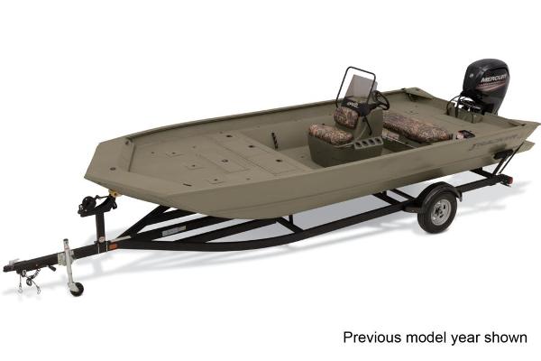 Slide: The Image of Tracker Grizzly 2072 CC 2024 - 1