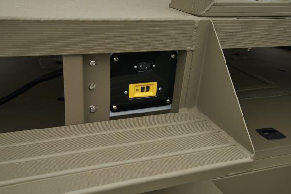 Slide: The Image of Tracker Grizzly 2072 CC Sportsman 2024 - 10