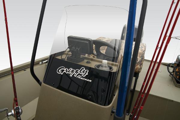 Slide: The Image of Tracker Grizzly 2072 CC Sportsman 2024 - 15