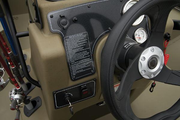 Slide: The Image of Tracker Grizzly 2072 CC Sportsman 2024 - 20