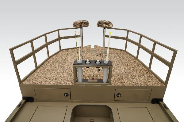 Slide: The Image of Tracker Grizzly 2072 CC Sportsman Kicker 2025 - 30