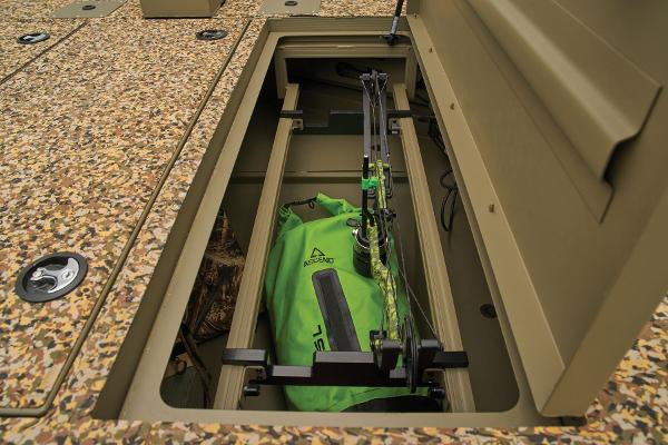 Slide: The Image of Tracker Grizzly 2072 CC Sportsman Kicker 2025 - 38