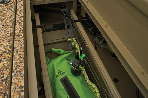 Slide: The Image of Tracker Grizzly 2072 CC Sportsman Kicker 2025 - 39