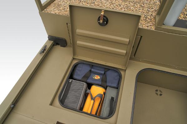 Slide: The Image of Tracker Grizzly 2072 CC Sportsman Kicker 2025 - 46