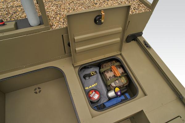 Slide: The Image of Tracker Grizzly 2072 CC Sportsman Kicker 2025 - 47