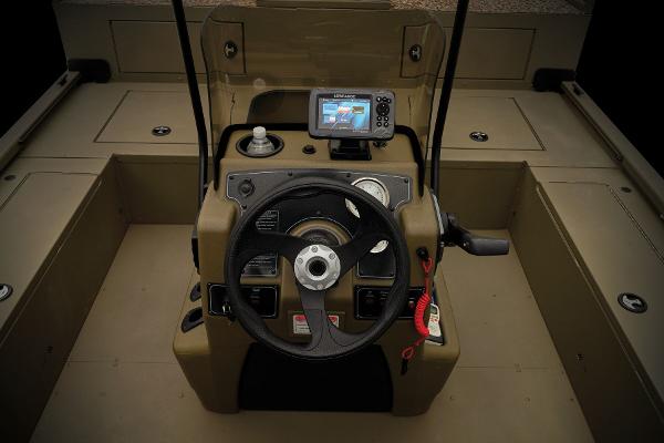 Slide: The Image of Tracker Grizzly 2072 CC Sportsman Kicker 2025 - 55