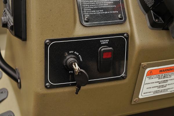 Slide: The Image of Tracker Grizzly 2072 CC Sportsman Kicker 2025 - 62