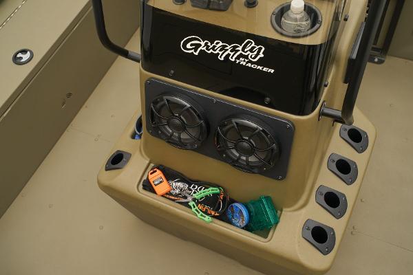 Slide: The Image of Tracker Grizzly 2072 CC Sportsman Kicker 2025 - 65