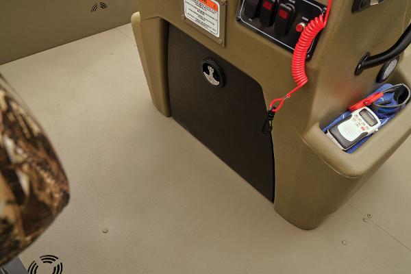 Slide: The Image of Tracker Grizzly 2072 CC Sportsman Kicker 2025 - 67