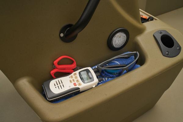Slide: The Image of Tracker Grizzly 2072 CC Sportsman Kicker 2025 - 70