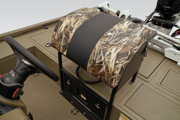 Slide: The Image of Tracker Grizzly 2072 CC Sportsman Kicker 2025 - 74