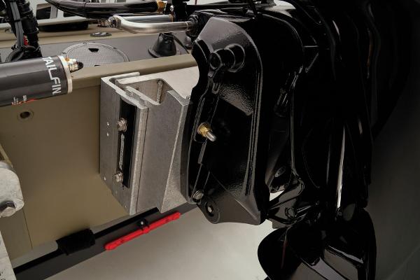 Slide: The Image of Tracker Grizzly 2072 CC Sportsman Kicker 2025 - 90