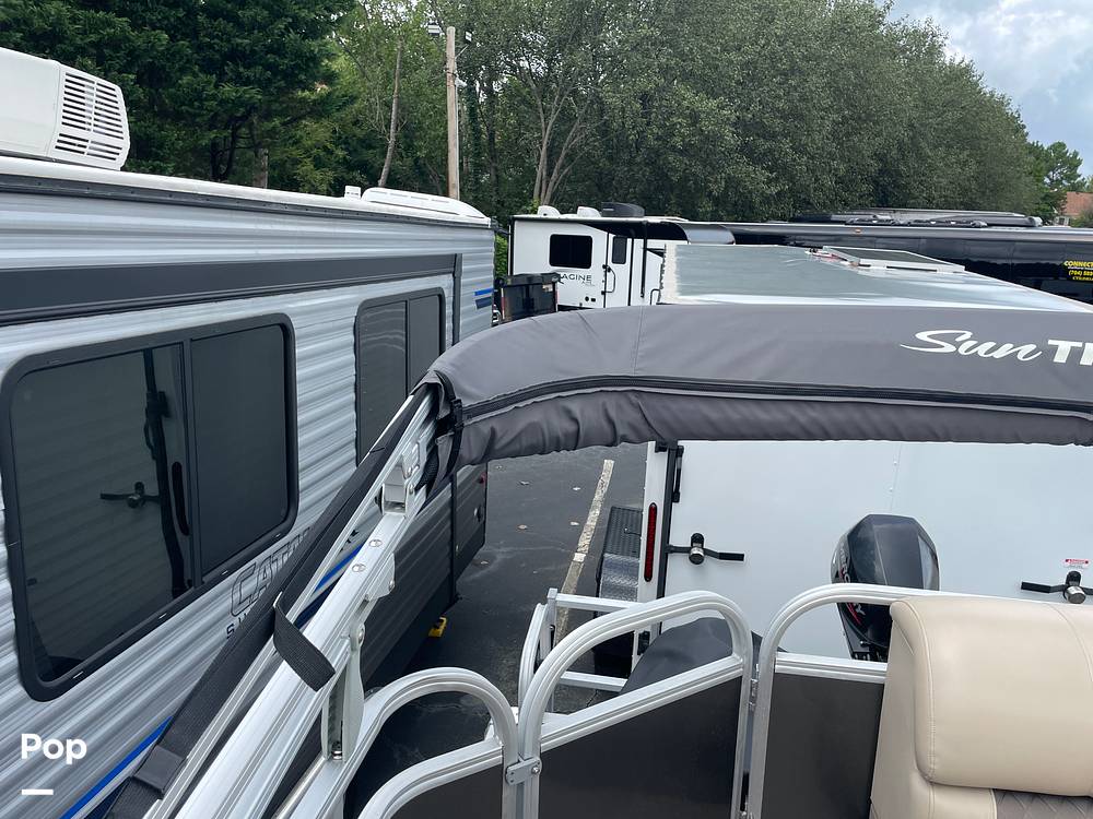 Slide: The Image of Tracker Party Barge 20 DLX 2021 - 14534174