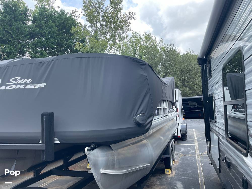 Slide: The Image of Tracker Party Barge 20 DLX 2021 - 14534183