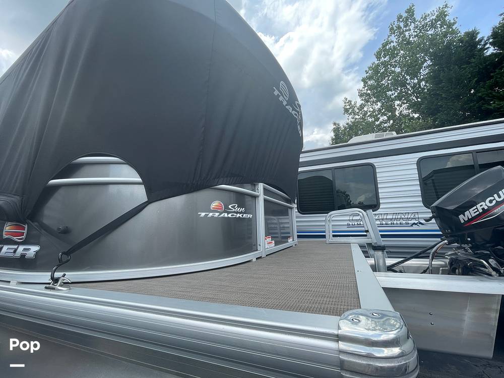 Slide: The Image of Tracker Party Barge 20 DLX 2021 - 14534249