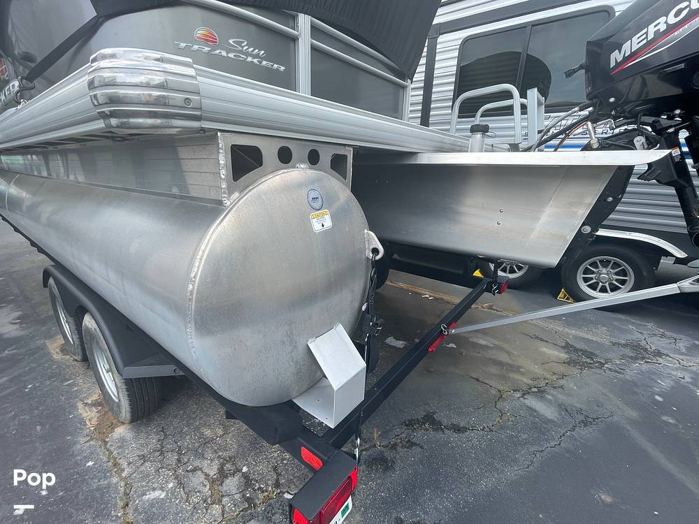 Slide: The Image of Tracker Party Barge 20 DLX 2021 - 14534250