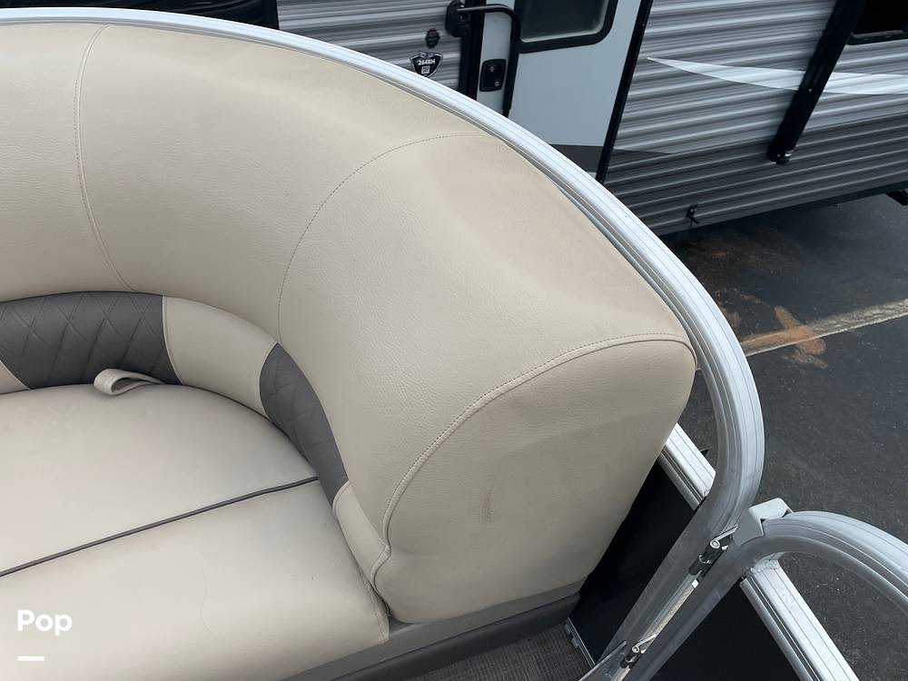 Slide: The Image of Tracker Party Barge 20 DLX 2021 - 14534256