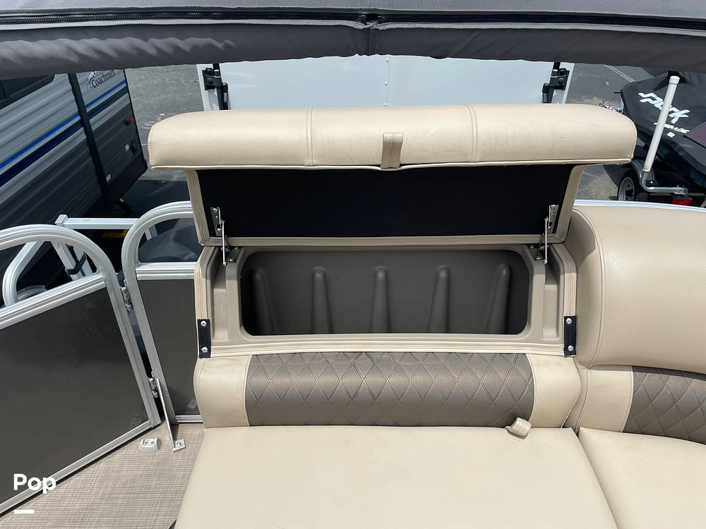 Slide: The Image of Tracker Party Barge 20 DLX 2021 - 14534276