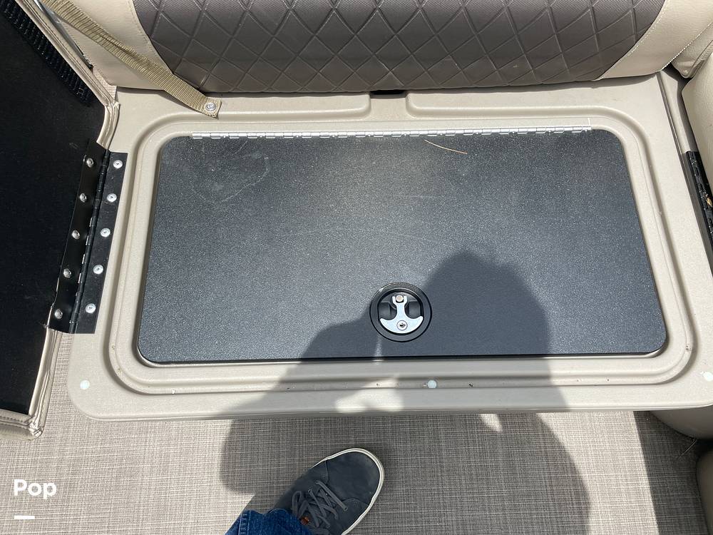 Slide: The Image of Tracker Party Barge 20 DLX 2021 - 14534277