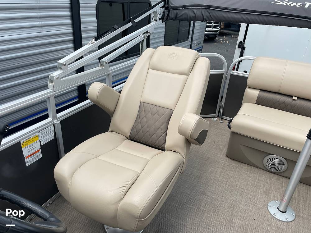 Slide: The Image of Tracker Party Barge 20 DLX 2021 - 14534287