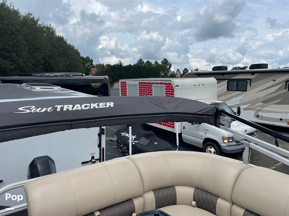 Slide: The Image of Tracker Party Barge 20 DLX 2021 - 14534290