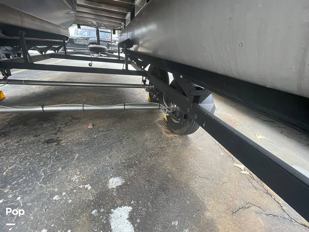 Slide: The Image of Tracker Party Barge 20 DLX 2021 - 14534310