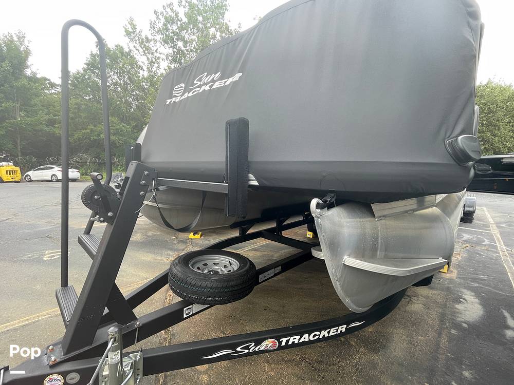 Slide: The Image of Tracker Party Barge 20 DLX 2021 - 14534319