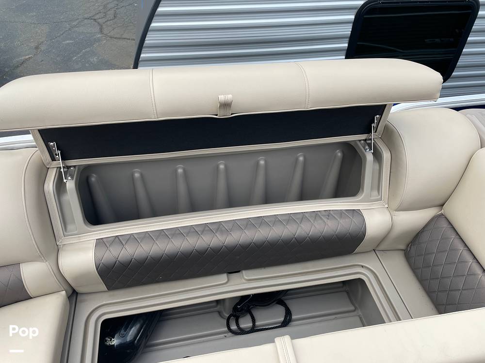 Slide: The Image of Tracker Party Barge 20 DLX 2021 - 14534343