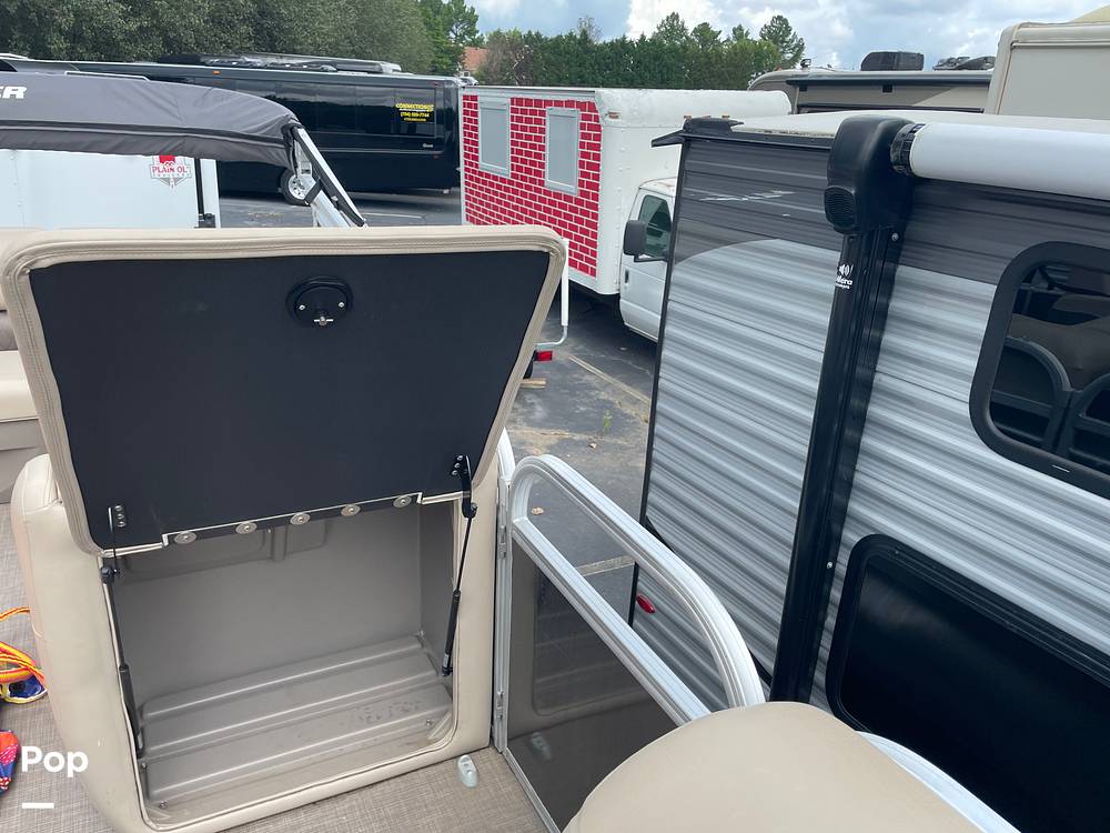 Slide: The Image of Tracker Party Barge 20 DLX 2021 - 14534346