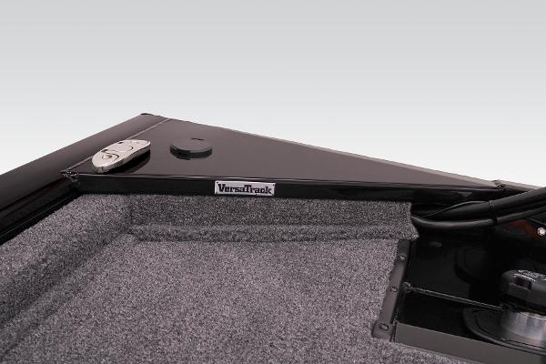 Slide: The Image of Tracker Pro 170 2024 - 30