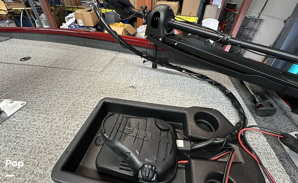 Slide: The Image of Tracker Pro Team 190 TX 2023 - 18