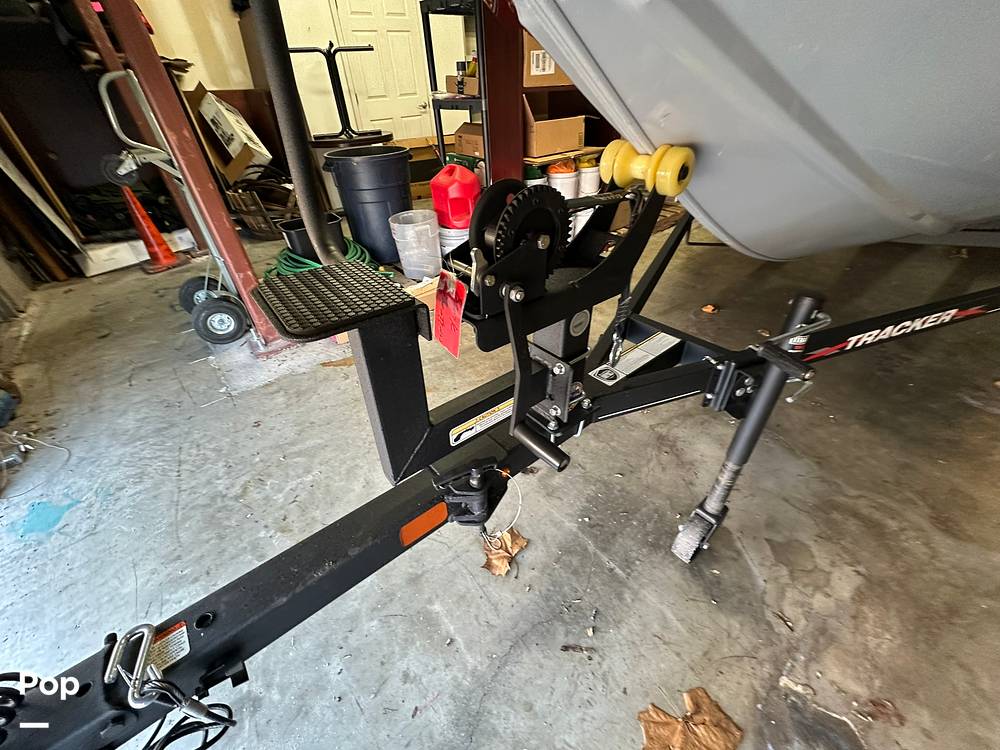 Slide: The Image of Tracker Pro Team 190 TX 2023 - 21