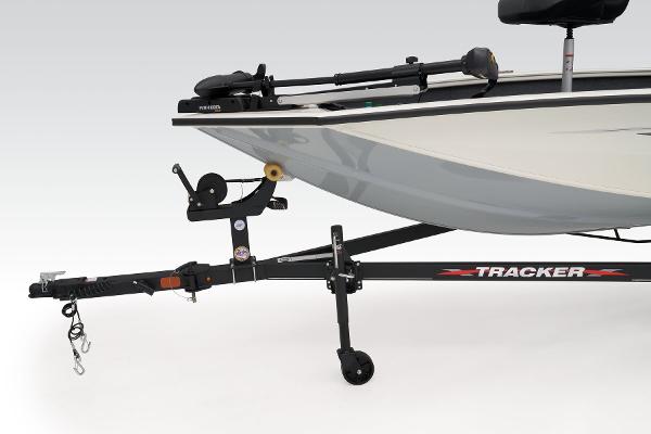 Slide: The Image of Tracker Pro Team 190 TX 2024 - 10