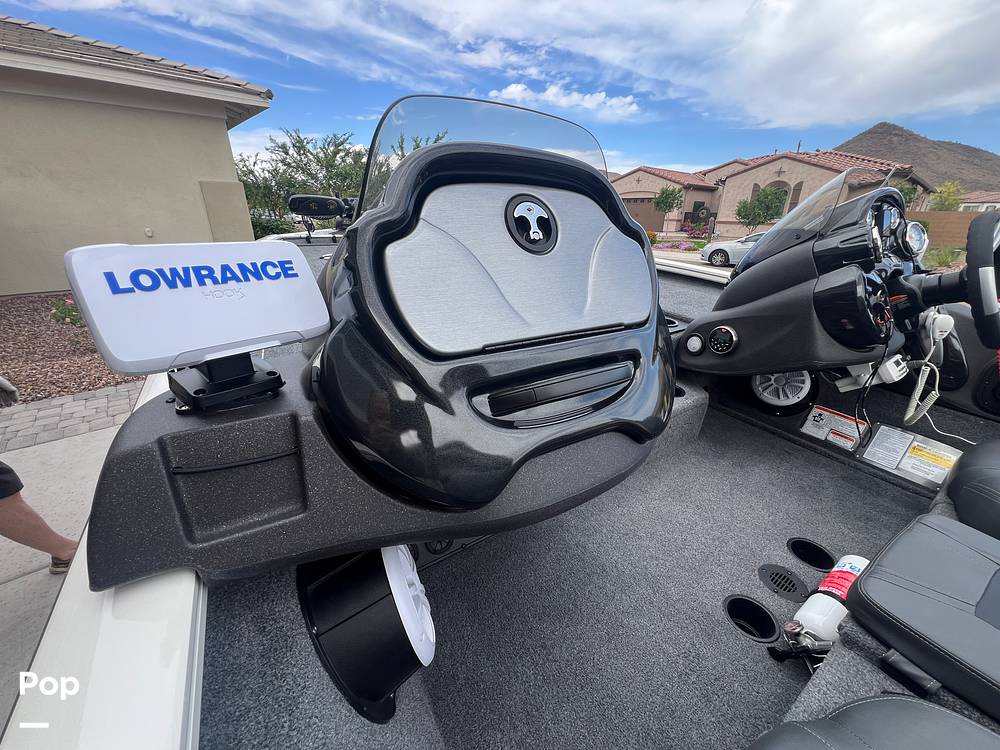 Slide: The Image of Dual Console - 15358655