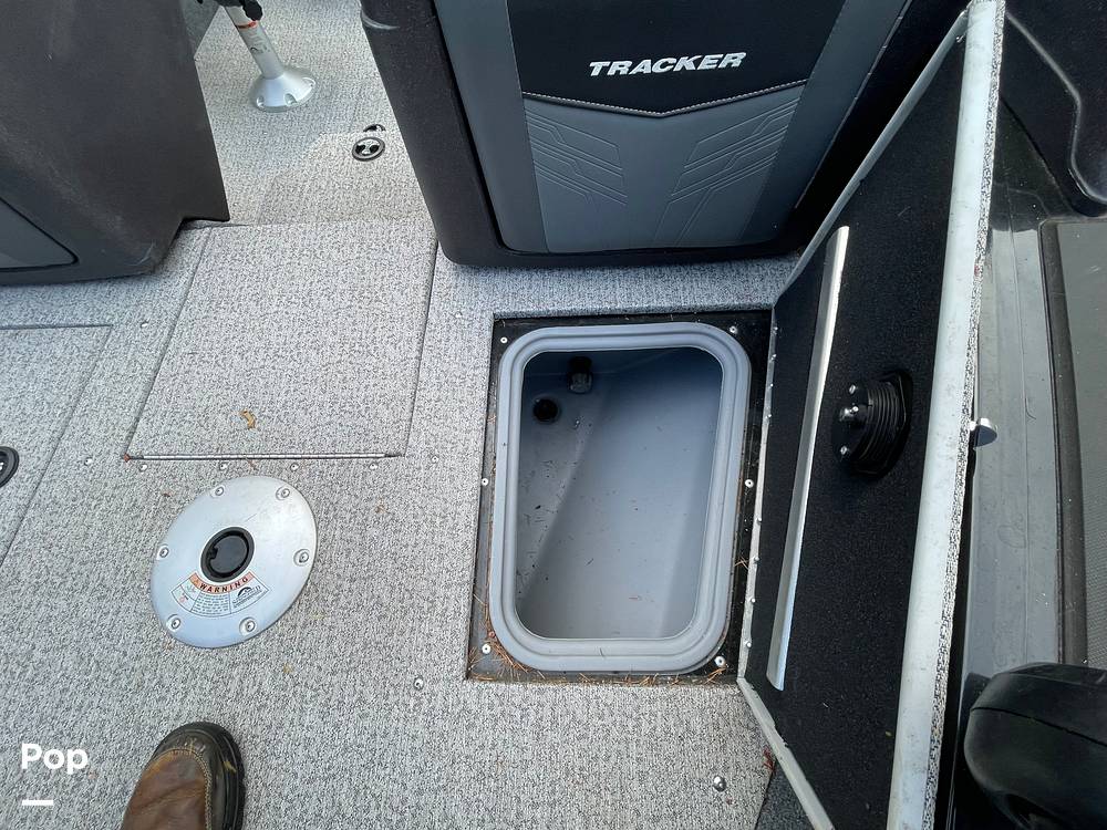 Slide: The Image of Tracker Targa 18WT 2023 - 15178524