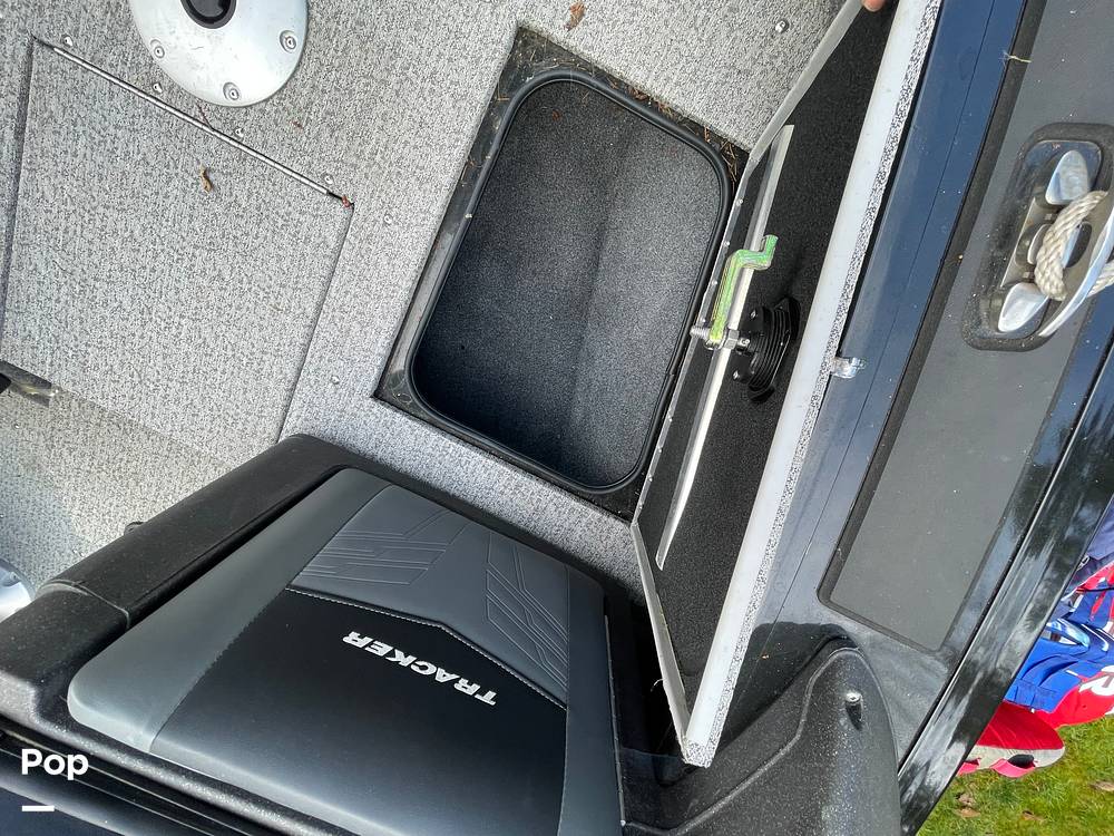 Slide: The Image of Tracker Targa 18WT 2023 - 15178526