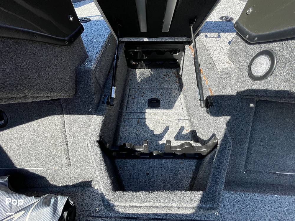 Slide: The Image of Tracker Targa V-18 WT 2021 - 15822374