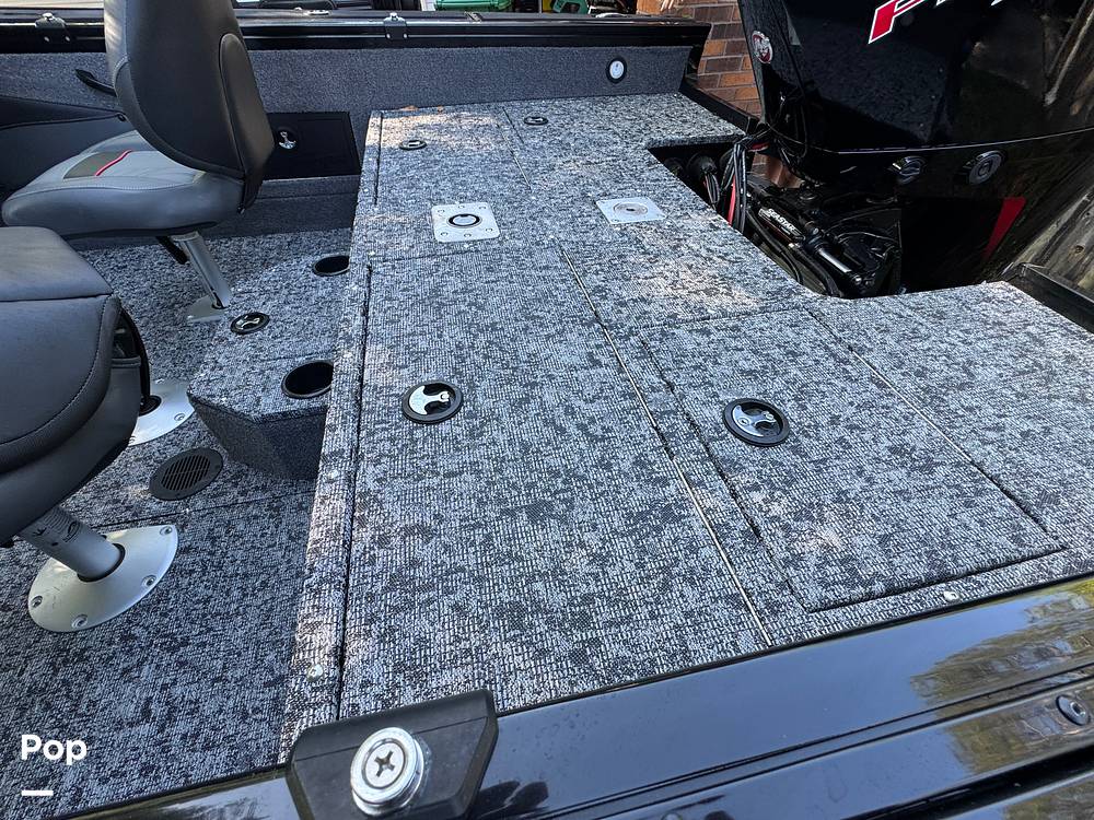 Slide: The Image of Tracker TARGA V-18 WT 2024 - 15330205